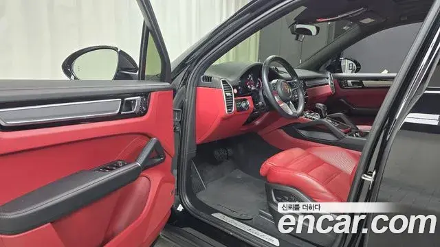 Porsche Cayenne 2022 — Photo 15/20