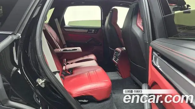 Porsche Cayenne 2022 — Photo 16/20