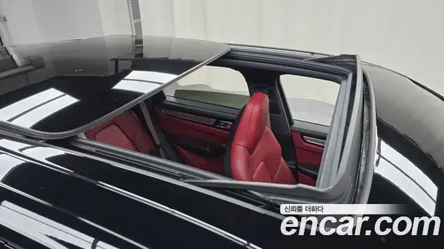 Porsche Cayenne 2022 — Photo 9/20