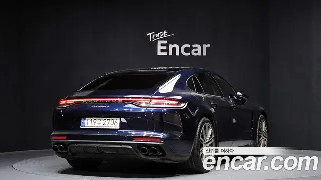 Porsche Panamera 2021 — ფოტო 7/20