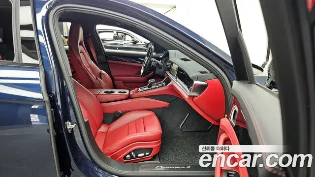 Porsche Panamera 2021 — ფოტო 16/20