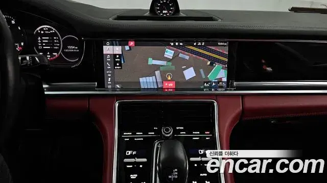 Porsche Panamera 2021 — ფოტო 6/20