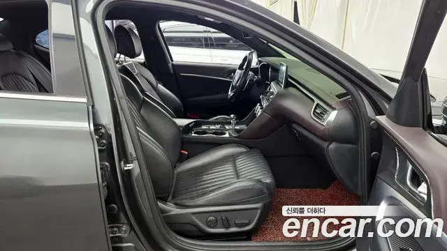Genesis G70 2018 — ფოტო 14/20
