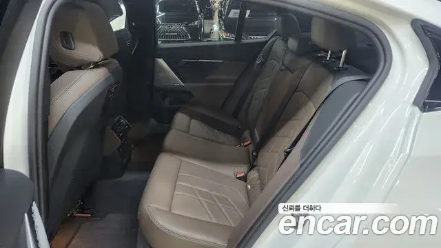 BMW 5 Series 2023 — ფოტო 8/20