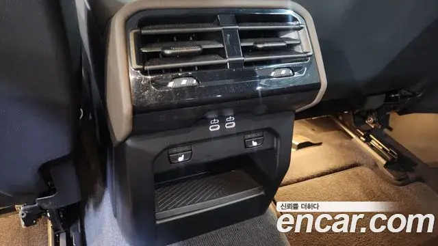 BMW 5 Series 2023 — ფოტო 18/20