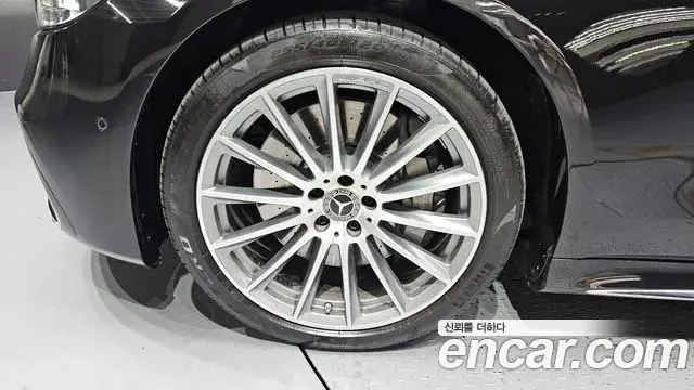 Mercedes-Benz S-Class 2022 — Photo 19/20