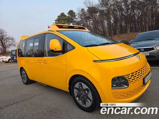 Hyundai Staria 2023 — Şəkil 18/20