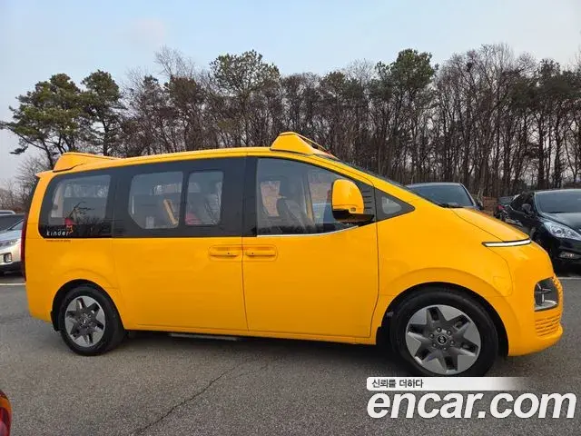 Hyundai Staria 2023 — Şəkil 13/20