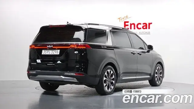 Kia Carnival 2023 — ფოტო 17/20