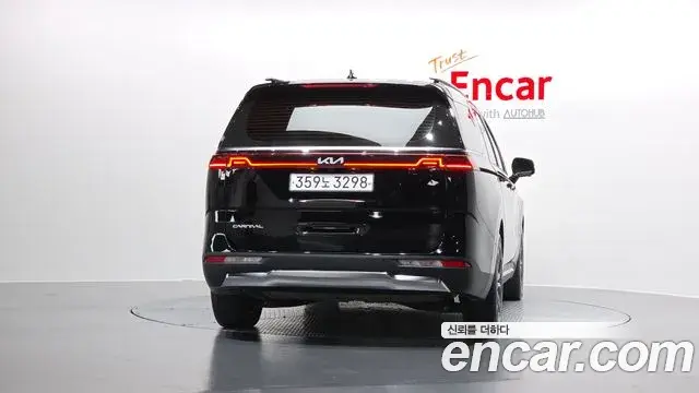 Kia Carnival 2023 — ფოტო 2/20