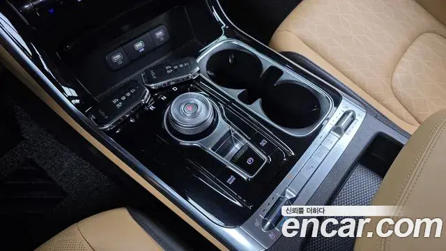 Kia Carnival 2023 — ფოტო 19/20