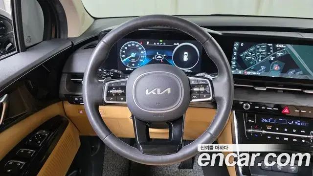 Kia Carnival 2023 — ფოტო 13/20