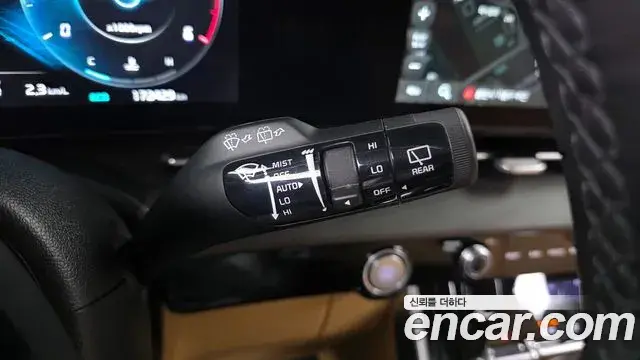 Kia Carnival 2023 — ფოტო 11/20