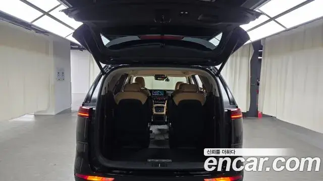 Kia Carnival 2023 — ფოტო 10/20