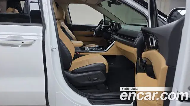 Kia Carnival 2022 — Фото 11/20
