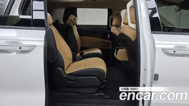 Kia Carnival 2022 — Фото 12/20