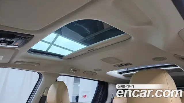 Kia Carnival 2022 — Фото 19/20