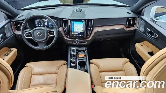 Volvo XC60 2021 — Фото 7/20