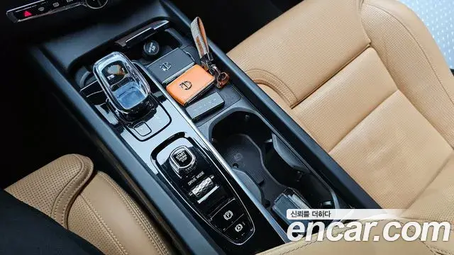 Volvo XC60 2021 — Фото 9/20