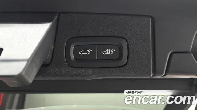 Volvo XC60 2021 — Фото 20/20