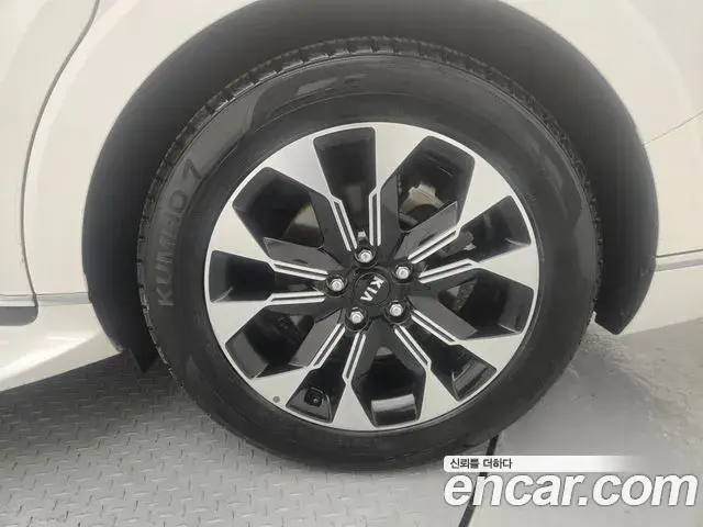Kia Carnival 2021 — Фото 4/20