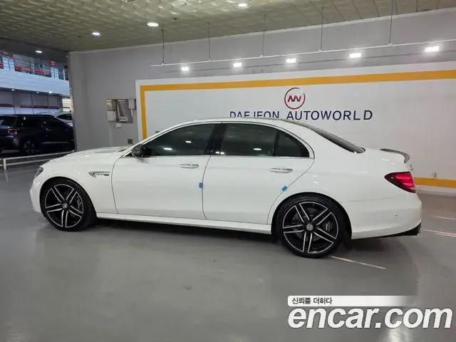 Mercedes-Benz E-Class 2019 — ფოტო 11/20