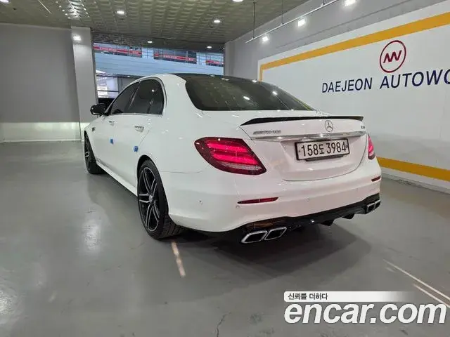 Mercedes-Benz E-Class 2019 — ფოტო 1/20