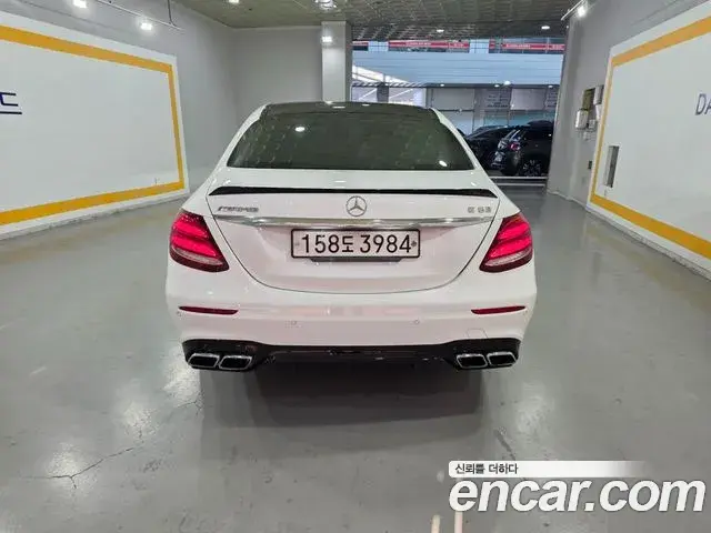 Mercedes-Benz E-Class 2019 — ფოტო 14/20
