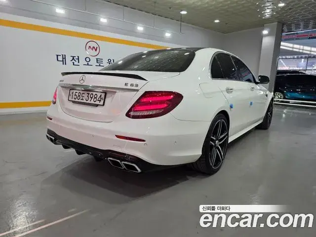 Mercedes-Benz E-Class 2019 — ფოტო 7/20