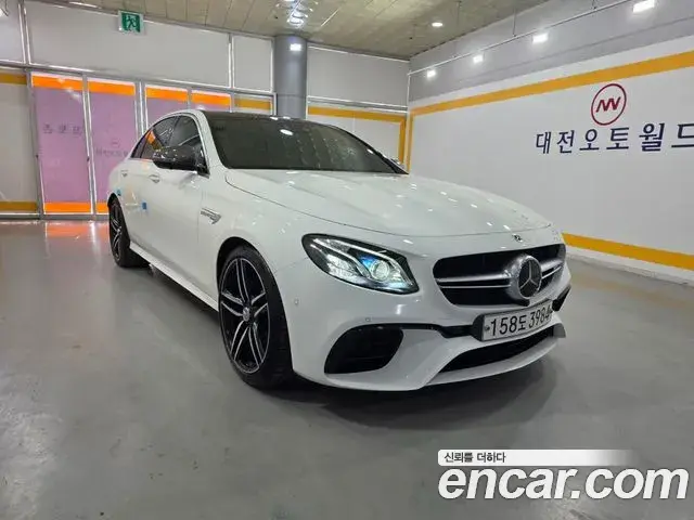 Mercedes-Benz E-Class 2019 — ფოტო 8/20