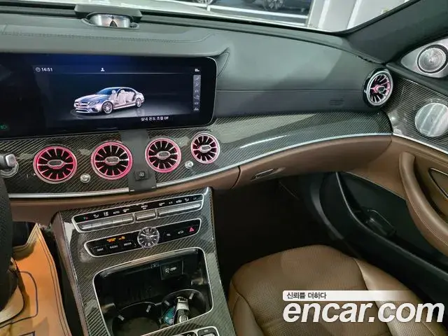 Mercedes-Benz E-Class 2019 — ფოტო 16/20