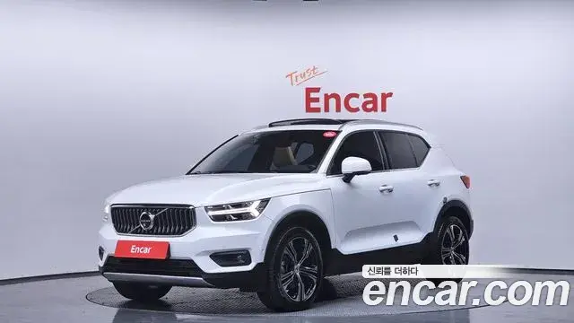 Volvo XC40 2020 — Фото 1/20