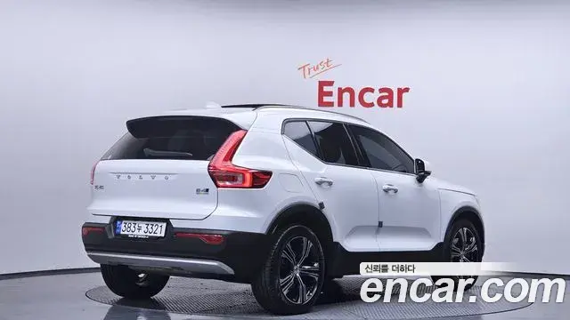 Volvo XC40 2020 — Фото 2/20