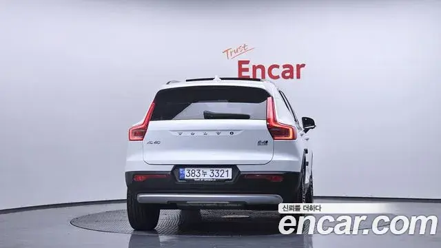 Volvo XC40 2020 — Фото 4/20