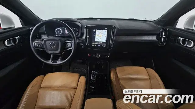Volvo XC40 2020 — Фото 7/20