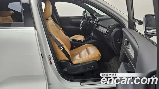 Volvo XC40 2020 — Фото 11/20