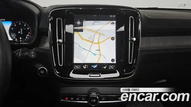 Volvo XC40 2020 — Фото 16/20