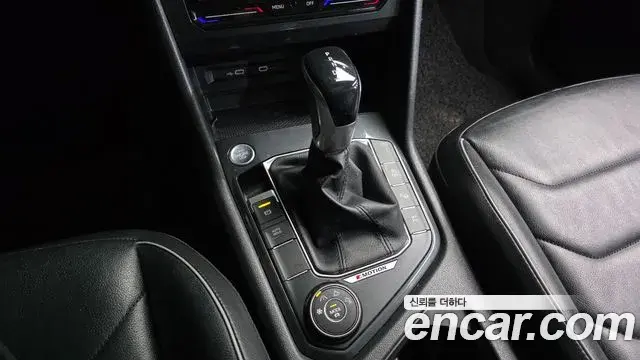 Volkswagen Tiguan 2021 — ფოტო 4/20