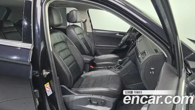 Volkswagen Tiguan 2021 — ფოტო 10/20