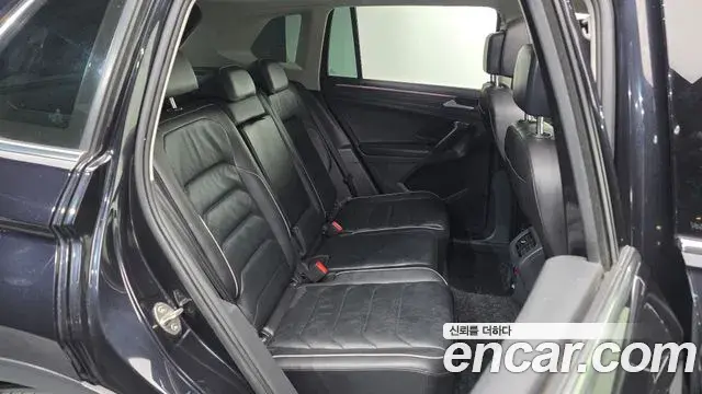 Volkswagen Tiguan 2021 — ფოტო 6/20