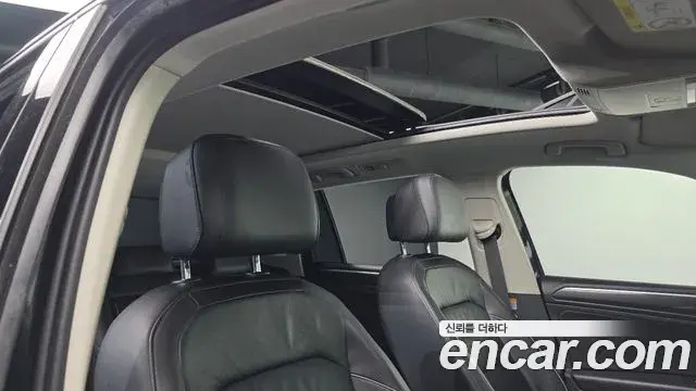 Volkswagen Tiguan 2021 — ფოტო 7/20