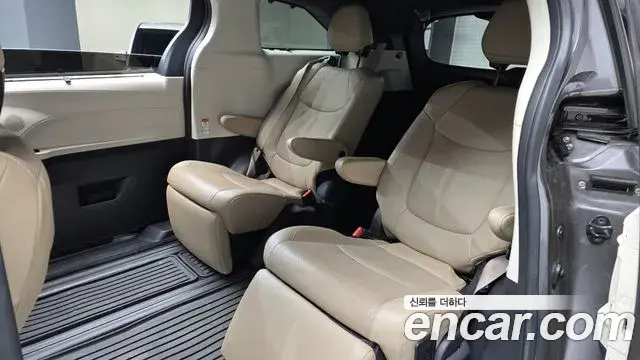 Toyota Sienna 2023 — Şəkil 3/20