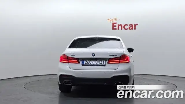 BMW 5 Series 2018 — ფოტო 15/20