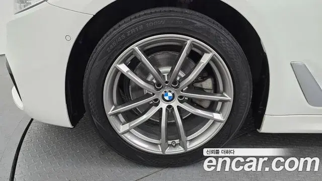 BMW 5 Series 2018 — ფოტო 7/20