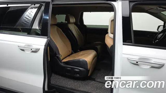 Kia Carnival 2022 — Photo 6/20