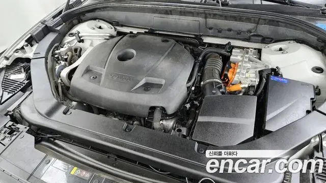 Volvo XC60 2021 — ფოტო 9/20