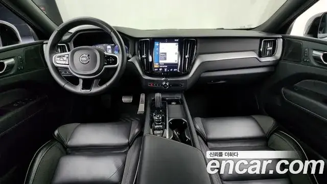 Volvo XC60 2021 — ფოტო 7/20