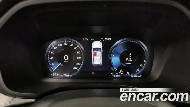 Volvo XC60 2021 — ფოტო 19/20