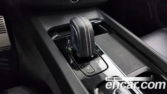 Volvo XC60 2021 — ფოტო 20/20