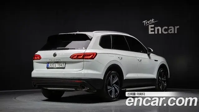 Volkswagen Touareg 2023 — Şəkil 11/20